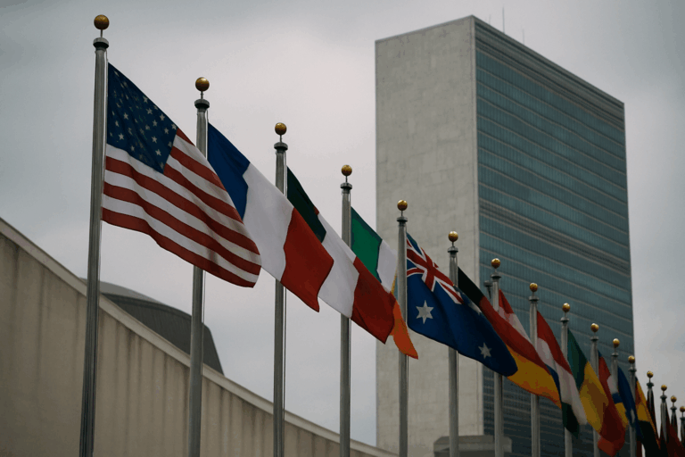 🌍 Régulation des réseaux sociaux : entre liberté d’expression et lutte contre la désinformation